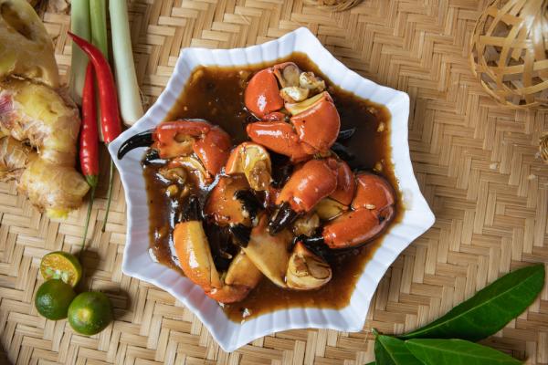 Càng cua sốt me