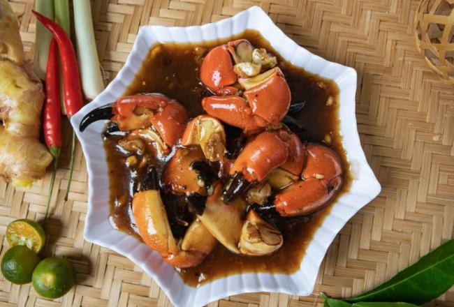 Càng cua sốt me
