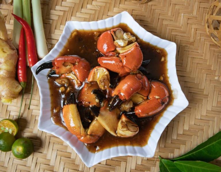 Càng cua sốt me