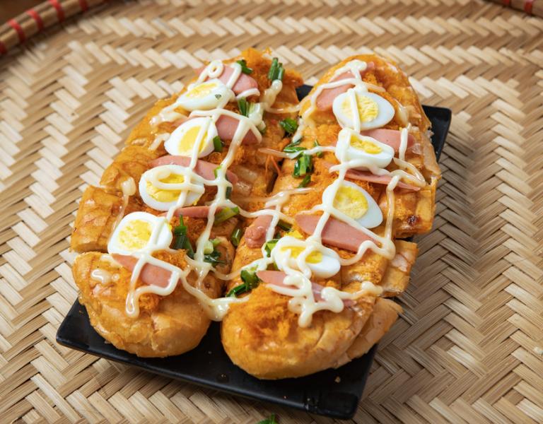 Món bánh mỳ nướng siêu hấp dẫn tại Ốc Thuỷ Dương